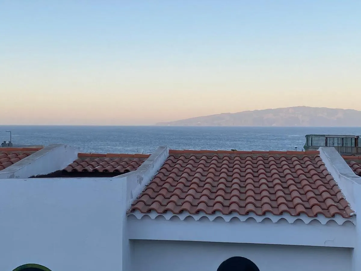 Holiday House Parque Azul Playa La Arena Free Wifi Puerto de Santiago  Spain